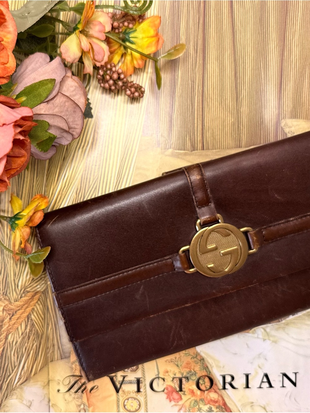 Vintage Gucci Dark Brown Leather Clutch with Gold GG Medallion - Picture 11 of 11